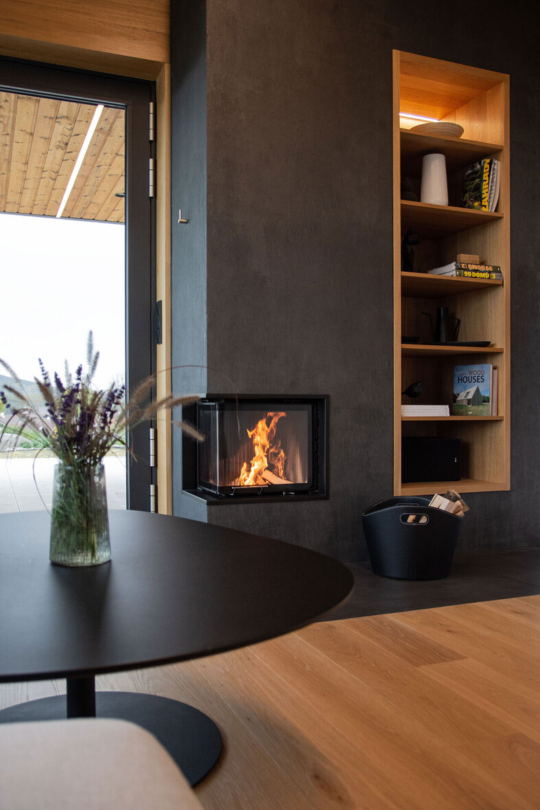 HOXTER KV ECKA 51/51/51, horevýsuvné dvierka, liatinová kupola, čierne, dvojité presklenie